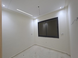 Appartement a vendre dans R+2 ,de 113 m2 escalier privatif a el jadida. 