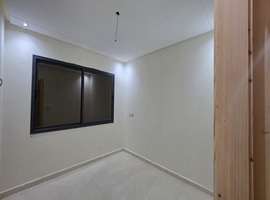 Appartement a vendre dans R+2 ,de 113 m2 escalier privatif a el jadida. 