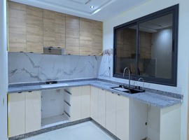 Appartement a vendre dans R+2 ,de 113 m2 escalier privatif a el jadida. 